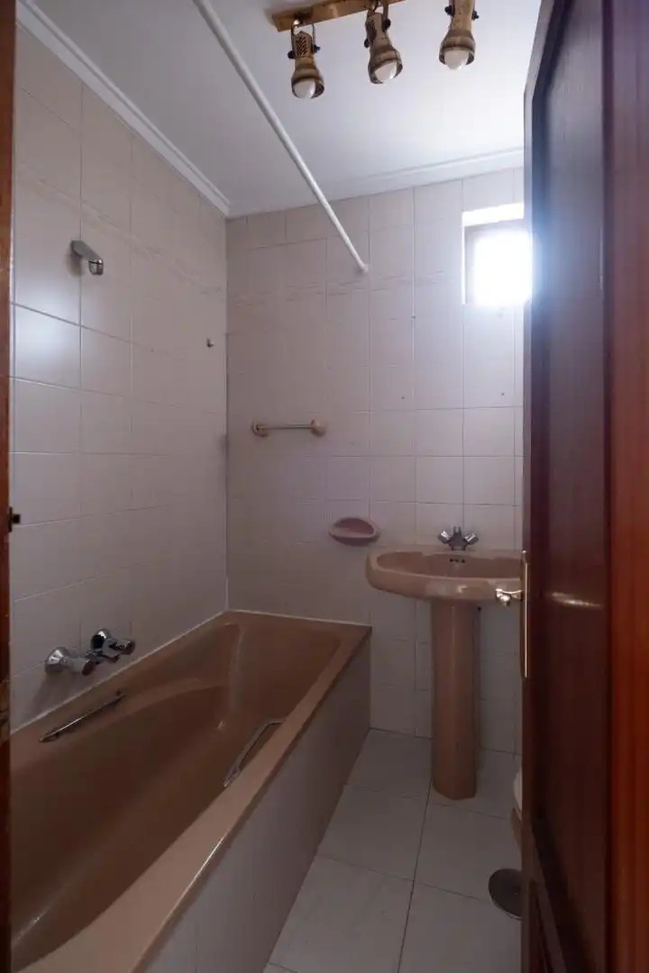 Flat for sale in Calle de Vicente Regueral, 26, Lena Bathroom of Flat for sale in Lena