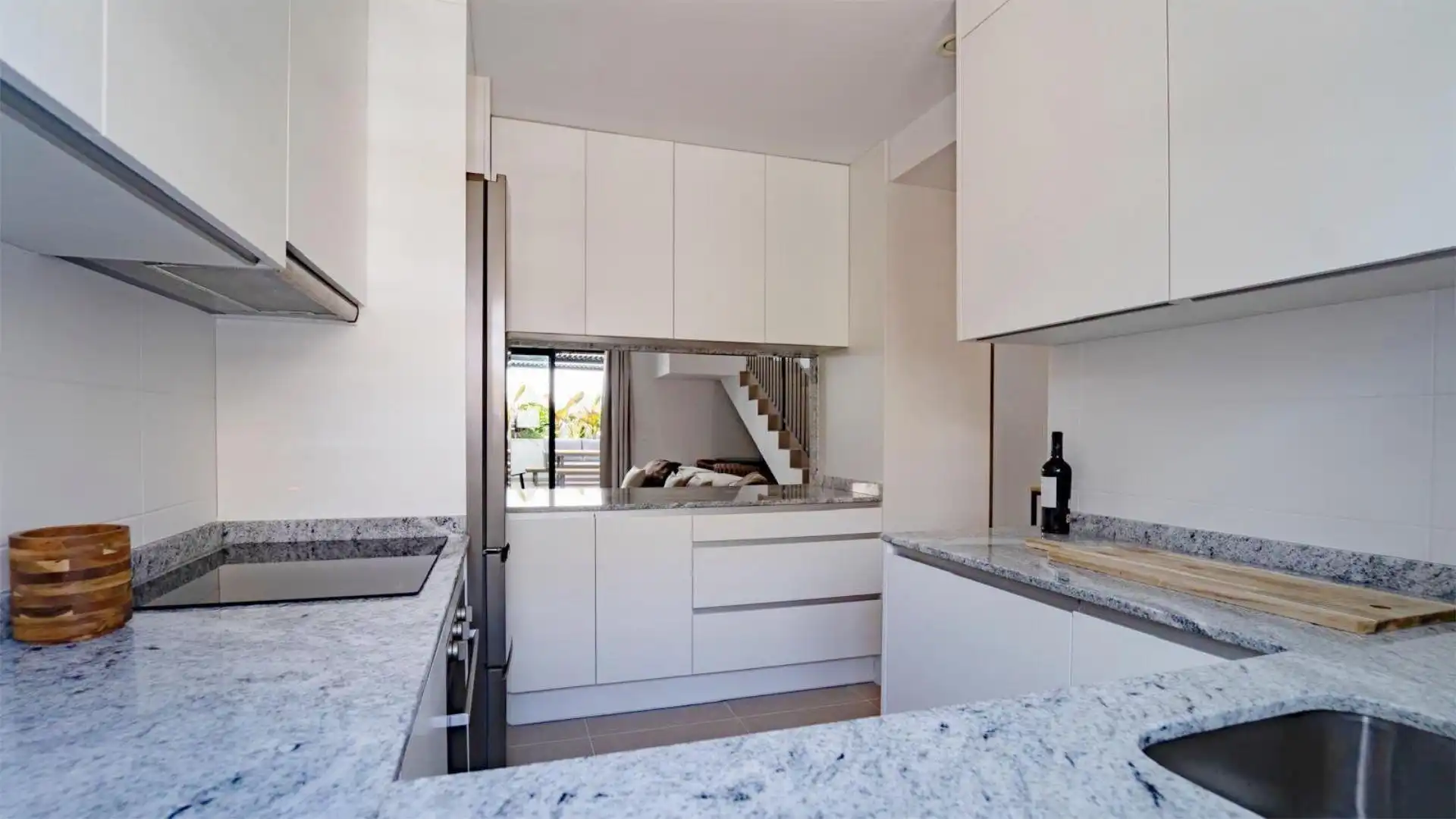 Casa o chalet en venta en Calle Montemayor, Local, Cancelada Cocina de Casa o chalet en venta en Estepona con Aire acondicionado, Terraza y Balcón