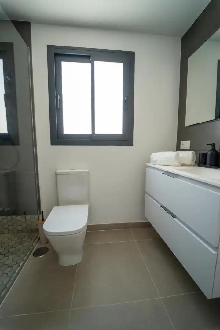 Casa o chalet en venta en Calle Montemayor, Local, Cancelada Baño de Casa o chalet en venta en Estepona con Aire acondicionado, Terraza y Balcón