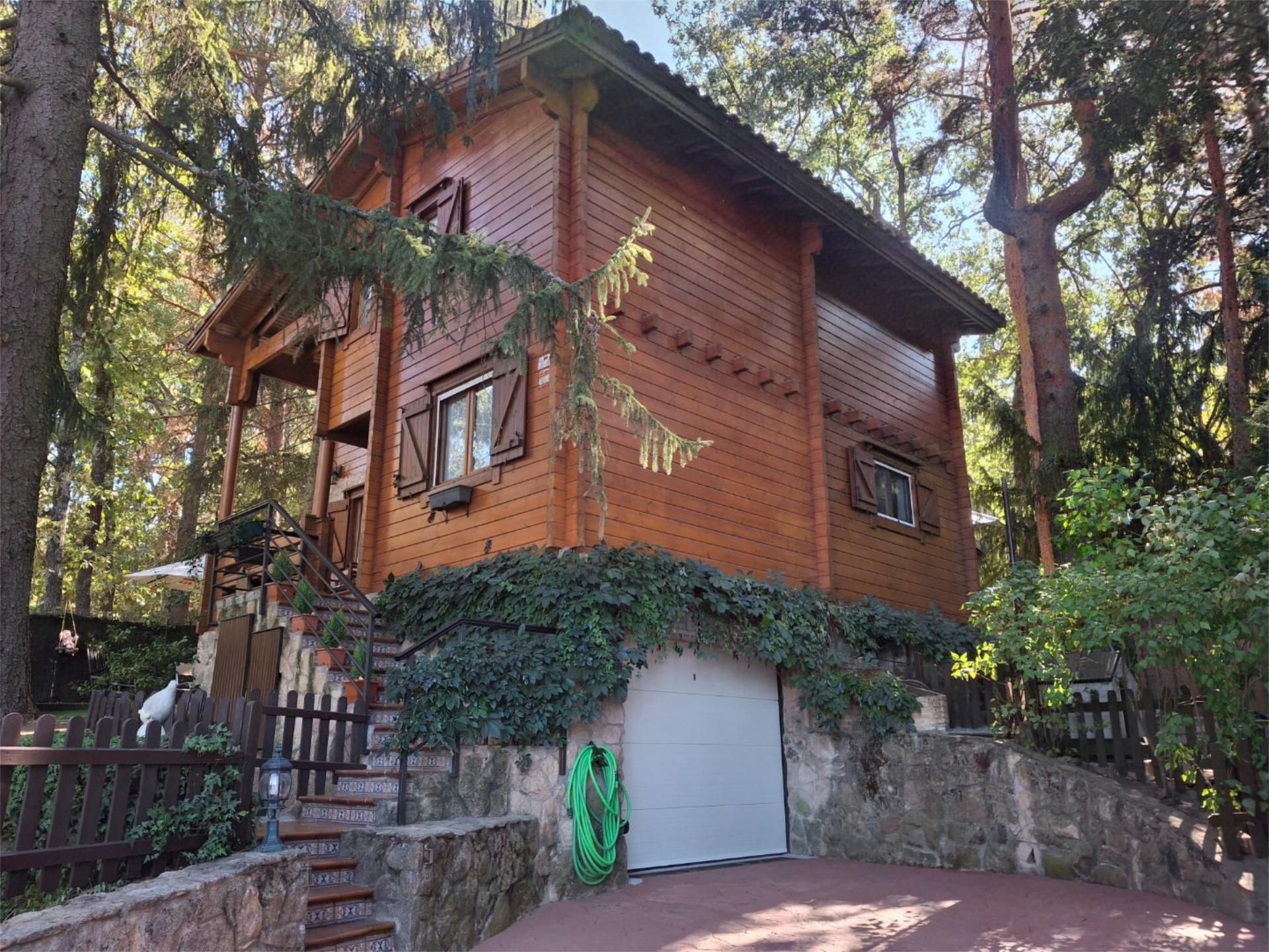 Vista exterior de Pis en venda en El Espinar amb Balcó
