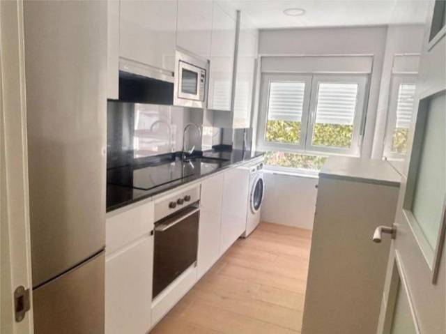 Piso en Alquiler en Avenida de Portugal, 86 en Salesas