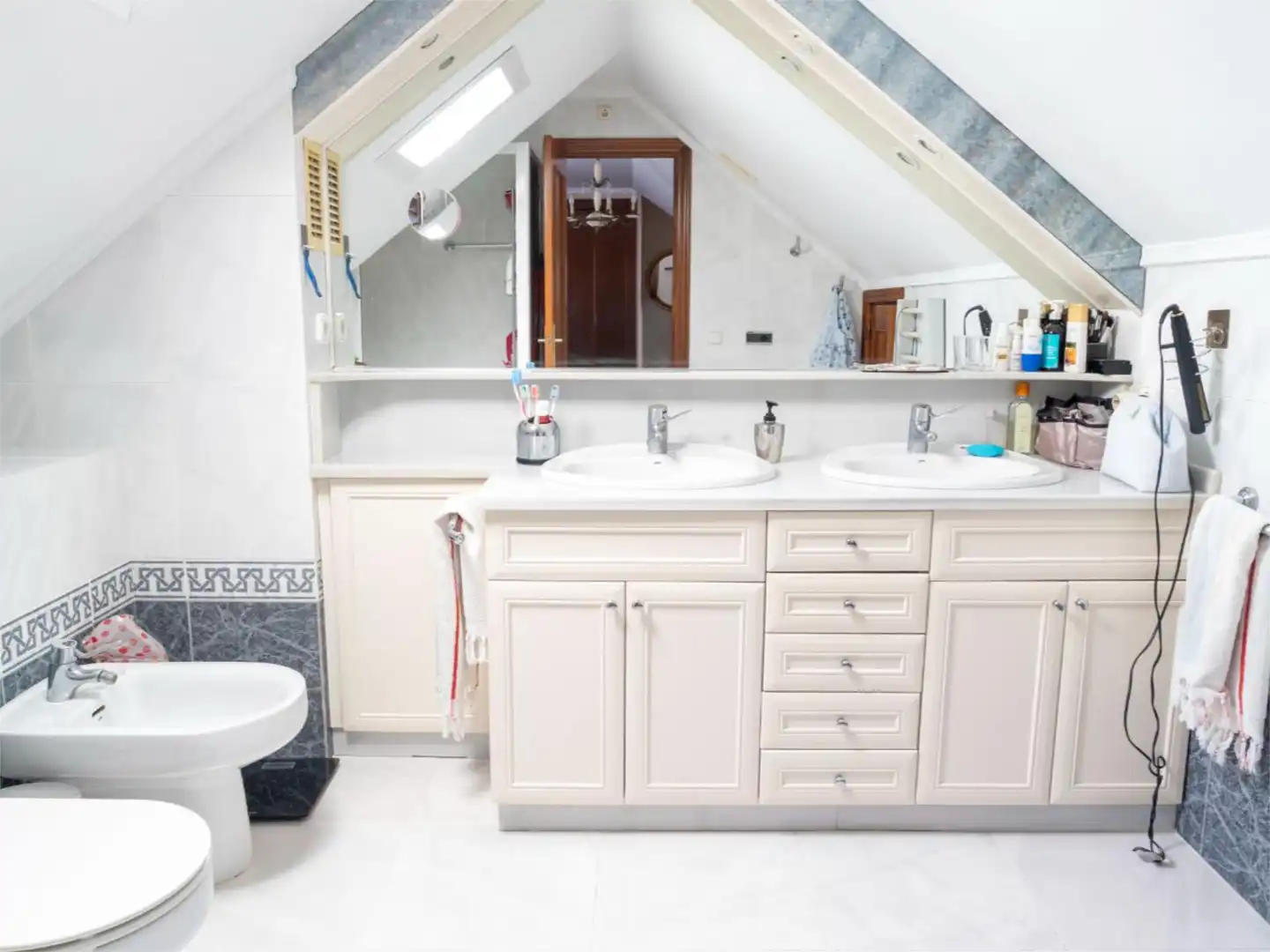 Badezimmer von Wohnung zum Verkauf in  Huelva Capital mit Klimaanlage und Terrasse