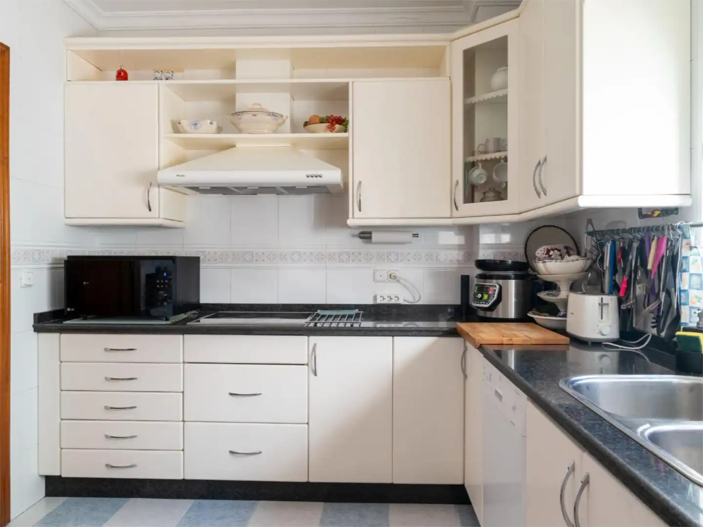 Küche von Wohnung zum Verkauf in  Huelva Capital mit Klimaanlage und Terrasse