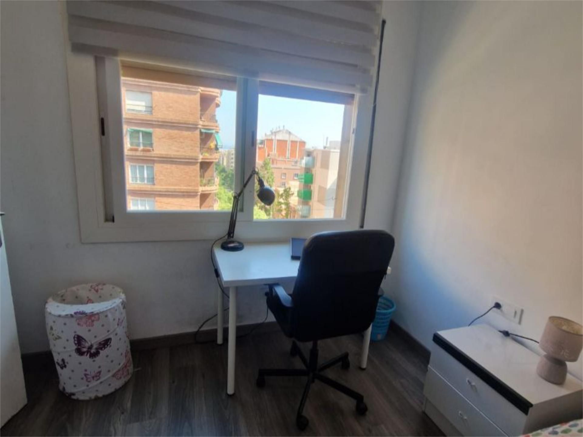 Flat to share in  Barcelona Capital  with Terrace and Furnished