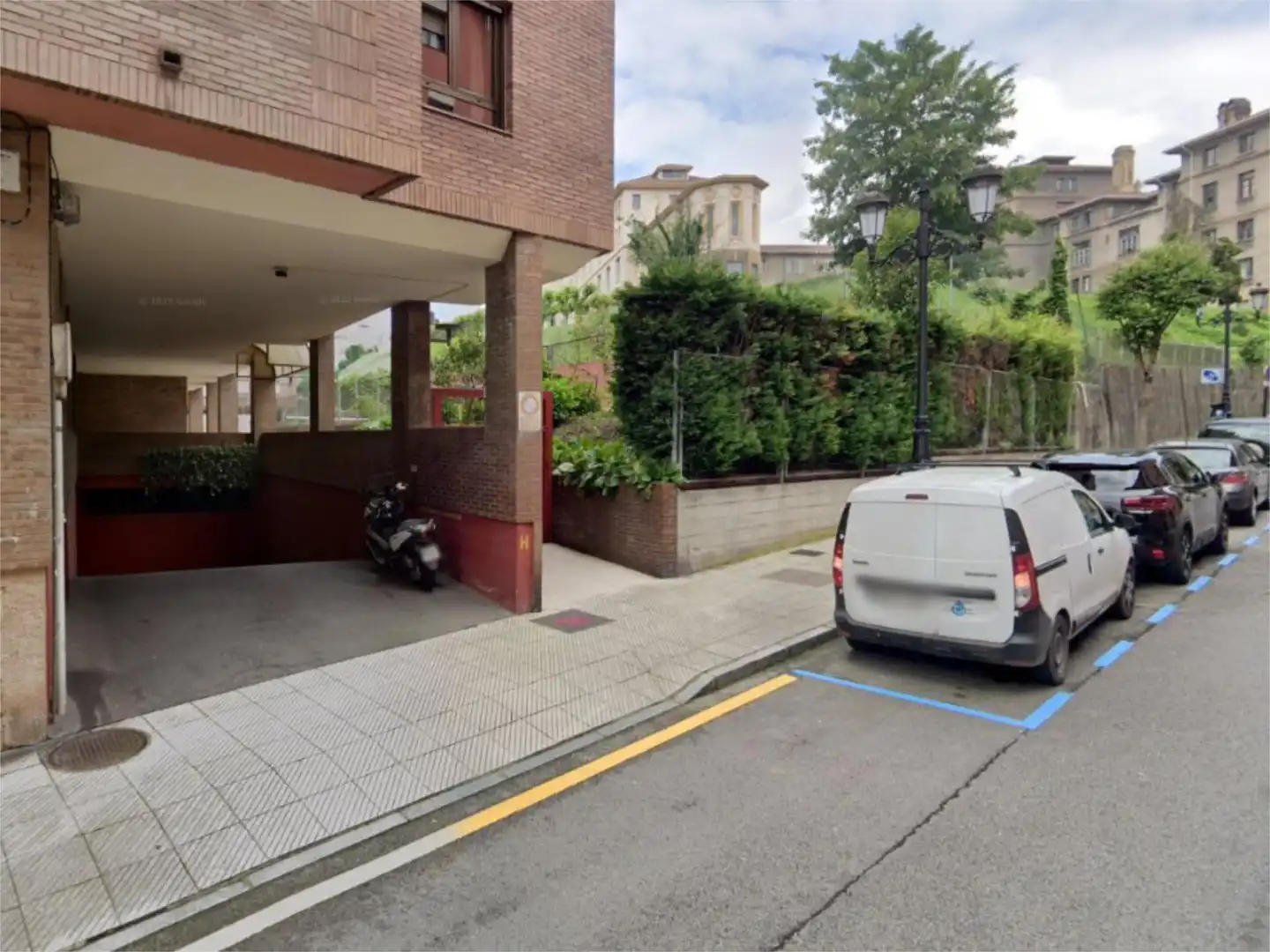 Parkplatz von Garage zur Miete in Oviedo 