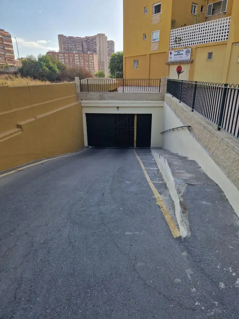 Garaje de alquiler en Carrer de la Princesa Merce, 18, San Fernando - Princesa Mercedes Parking de Garaje de alquiler en Alicante / Alacant