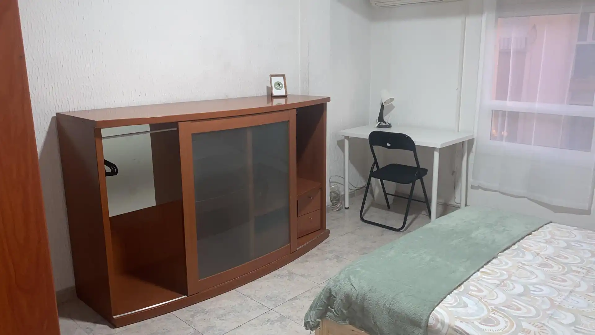 Zimmer in Carrer de Salvador Guinot, 63, Ensanche - Río Júcar Zimmer in Carrer de Salvador Guinot, 63, Ensanche - Río Júcar