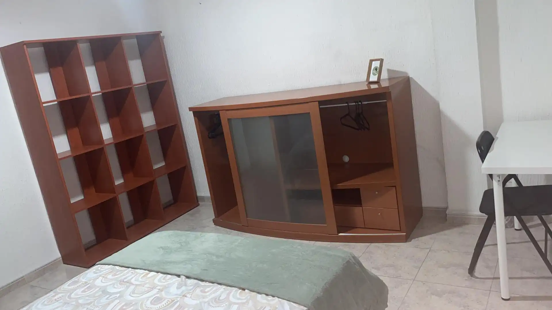 Zimmer in Carrer de Salvador Guinot, 63, Ensanche - Río Júcar Zimmer in Carrer de Salvador Guinot, 63, Ensanche - Río Júcar