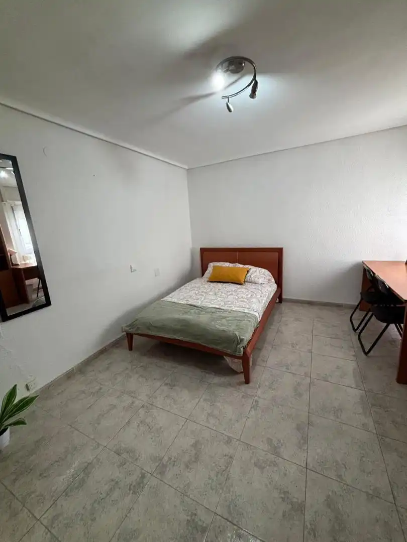 Zimmer in Carrer de Salvador Guinot, 63, Ensanche - Río Júcar Zimmer in Carrer de Salvador Guinot, 63, Ensanche - Río Júcar
