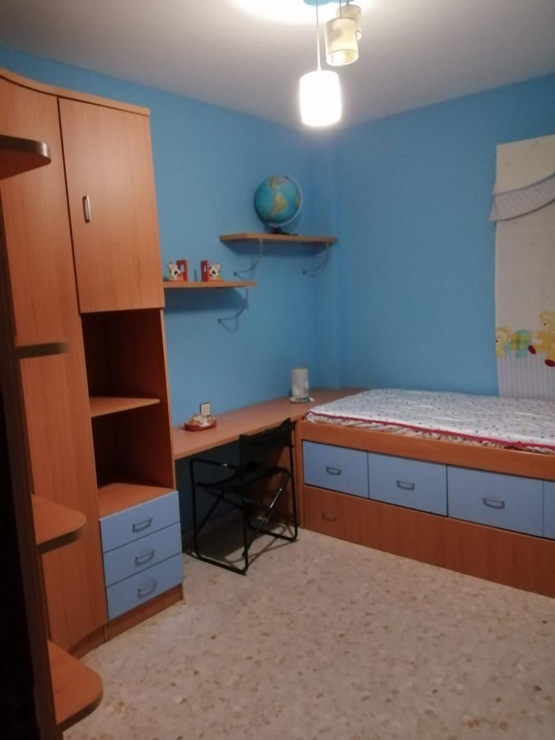Dormitori de Pis per a compartir en Almendralejo amb Aire condicionat, Moblat i Balcó
