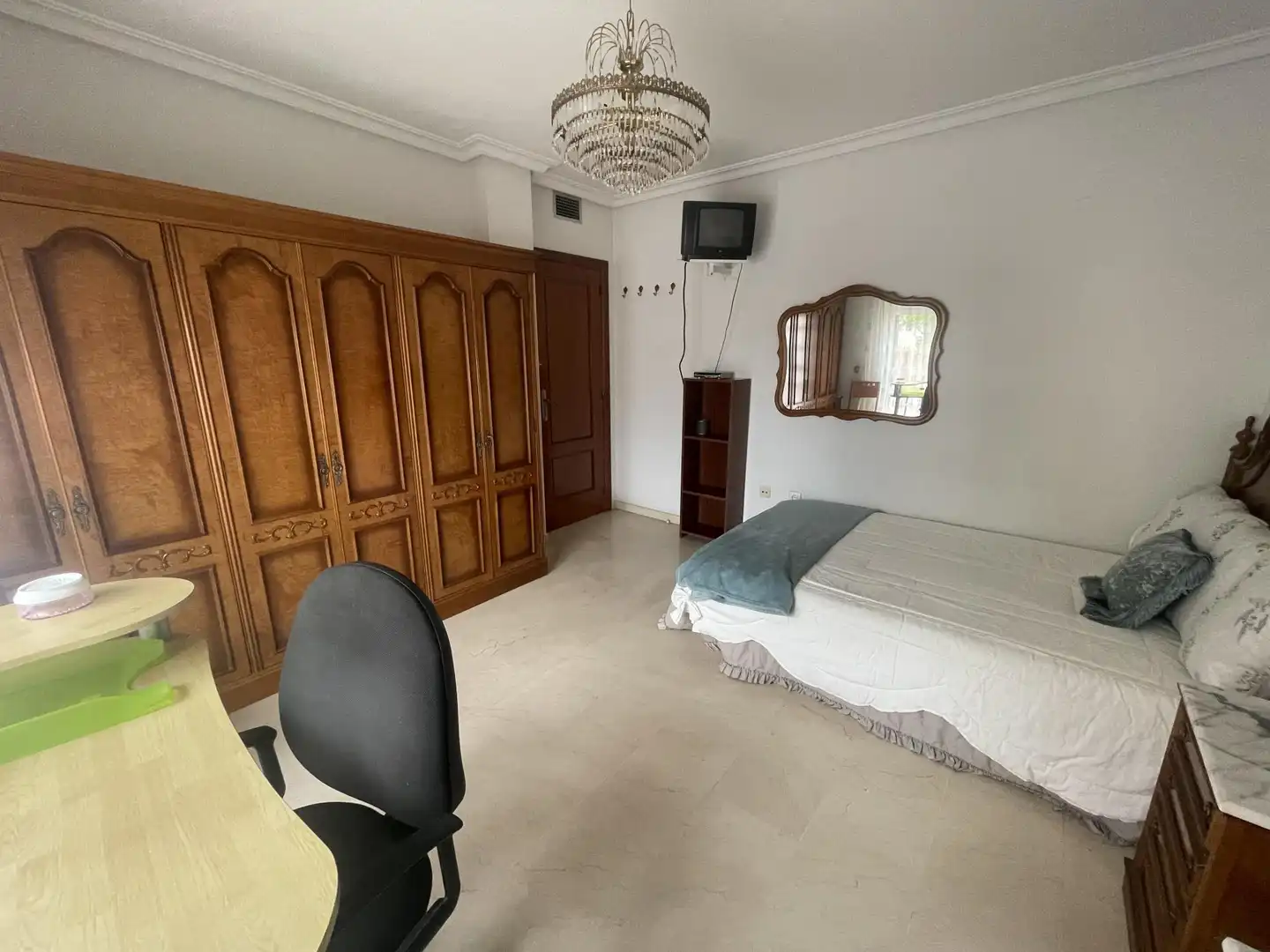 Bedroom of Flat for share in Badajoz  with Air Conditioner, Heating and Terrace