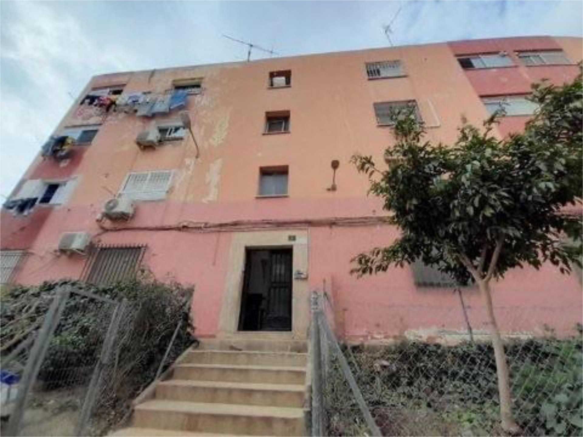 Vista exterior de Piso de alquiler en  Almería Capital con Se aceptan mascotas
