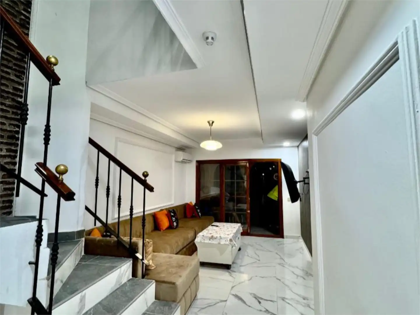 Dúplex en venta en Avenida Almirante León Herrero, 11, Hornos Púnicos Dúplex en venta en San Fernando con Aire acondicionado, Jardín privado y Parquet