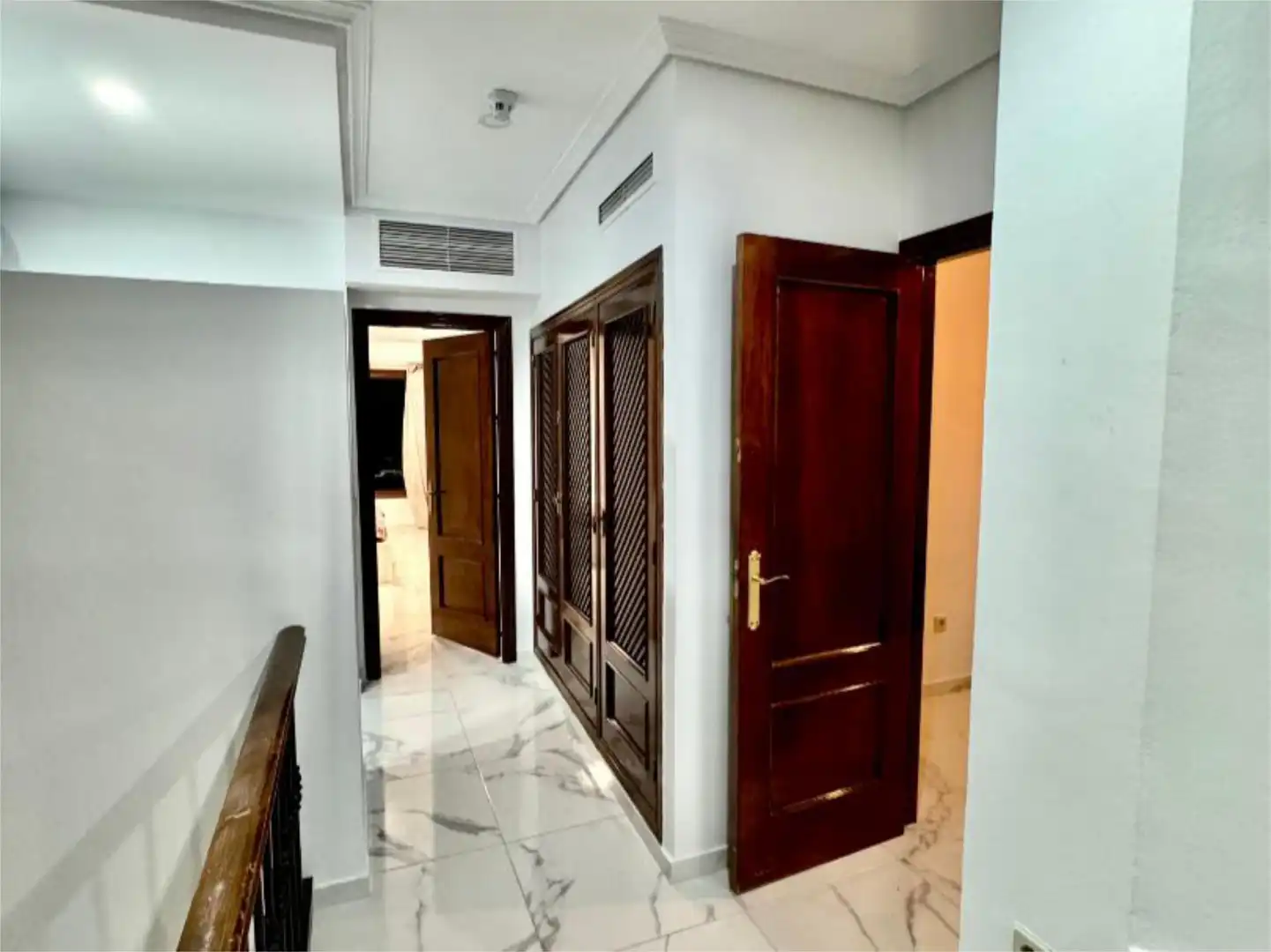 Dúplex en venta en Avenida Almirante León Herrero, 11, Hornos Púnicos Dúplex en venta en San Fernando con Aire acondicionado, Jardín privado y Parquet