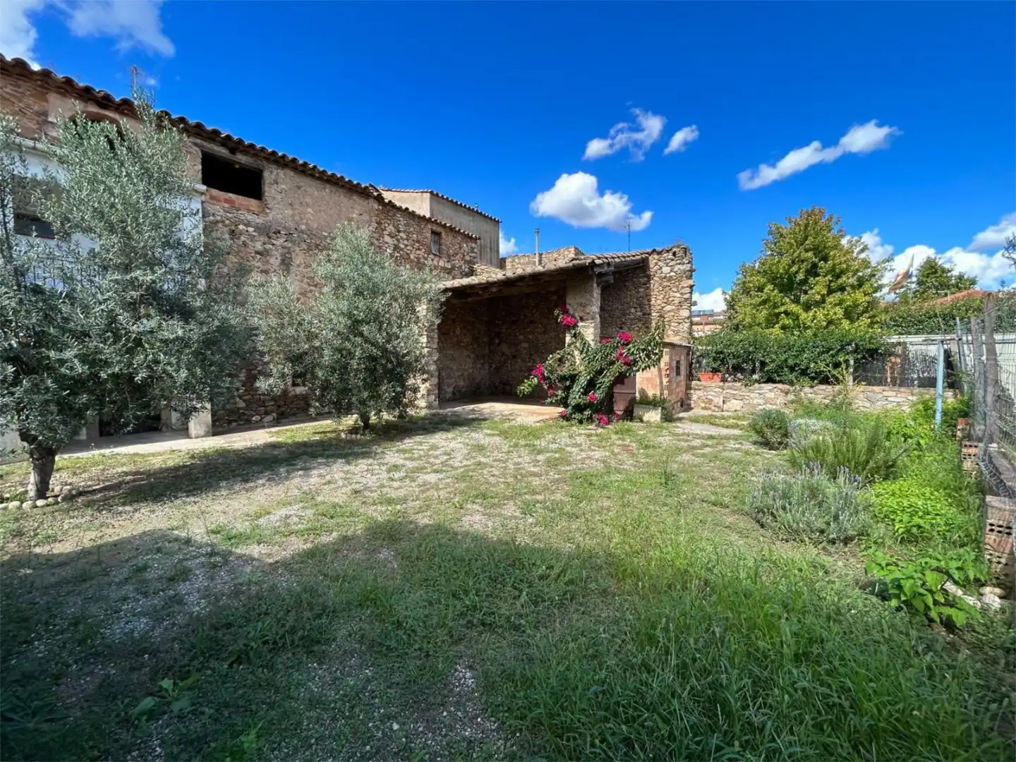Piso en venta en Carrer de la Ronda de Baix, 33, Celrà Vista exterior de Piso en venta en Celrà con Balcón