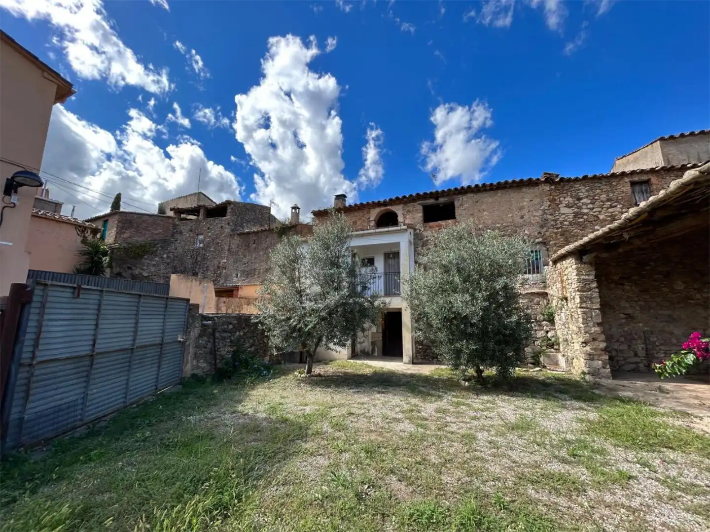 Piso en venta en Carrer de la Ronda de Baix, 33, Celrà Vista exterior de Piso en venta en Celrà con Balcón