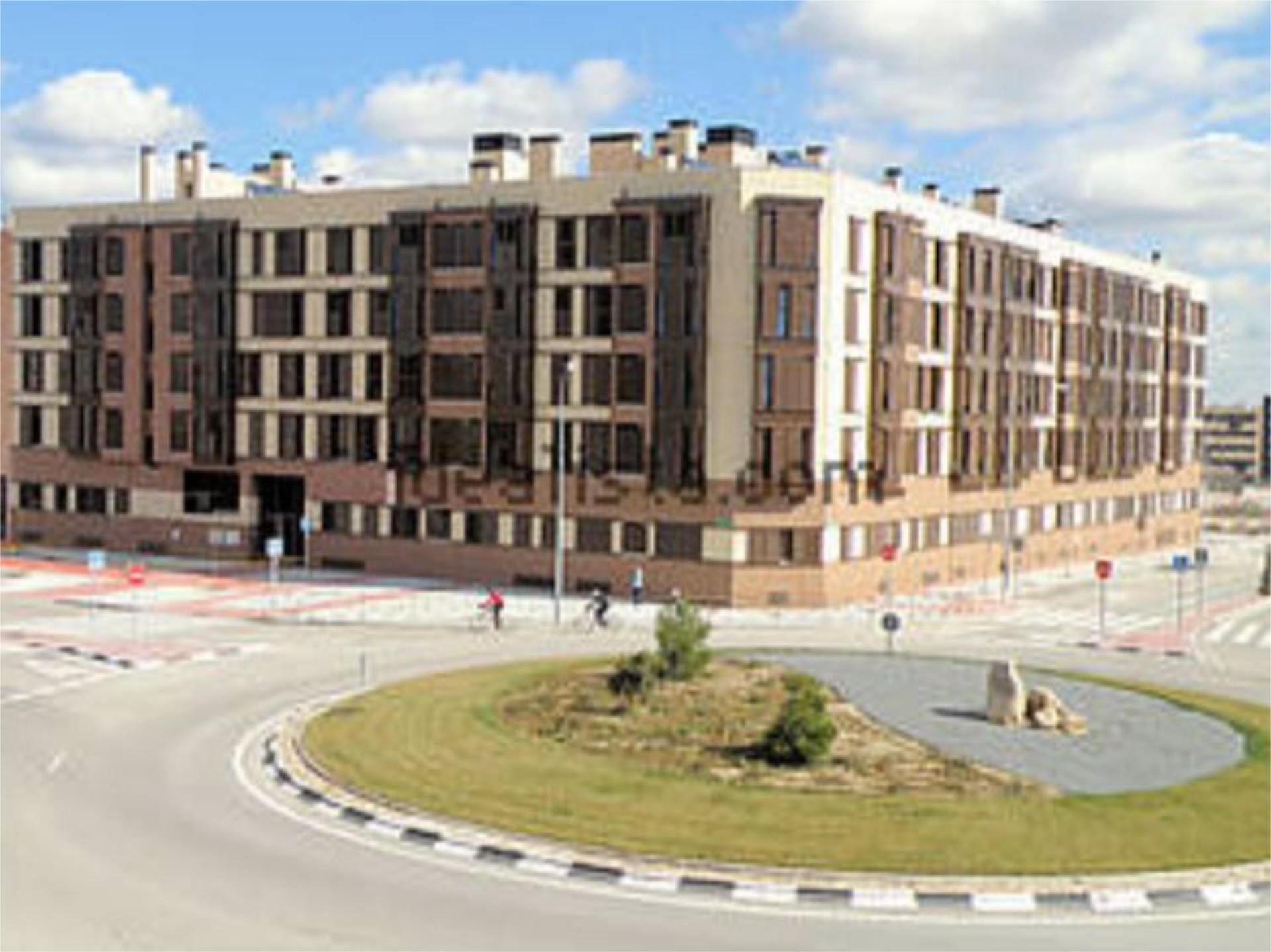 Vista exterior de Pis per a compartir en Alcobendas amb Calefacció, Jardí privat i Parquet