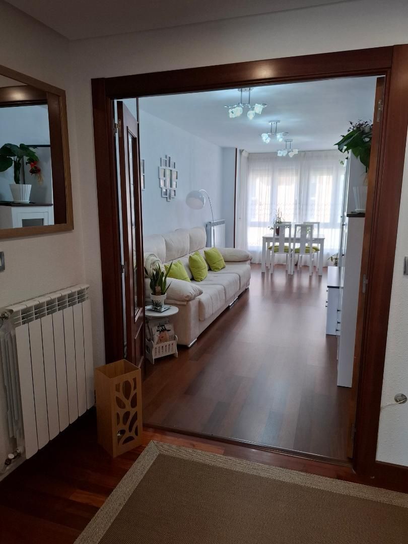 Dormitori de Pis de lloguer en Reinosa amb Calefacció, Parquet i Terrassa