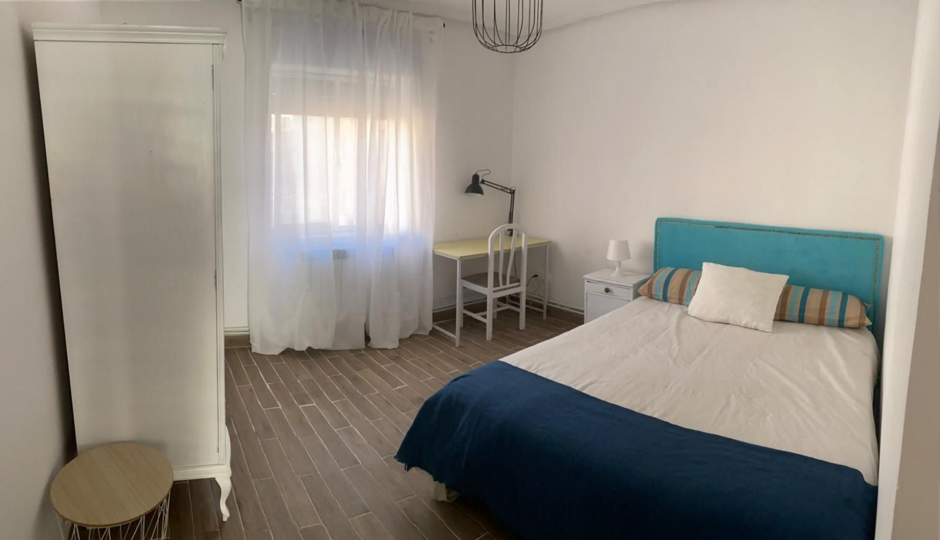 Dormitori de Pis per a compartir en Ávila Capital amb Calefacció, Parquet i Terrassa