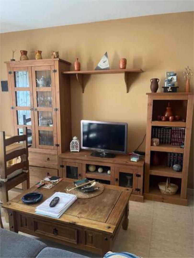 Sala d'estar de Casa adosada en venda en El Barraco  amb Calefacció, Terrassa i Moblat