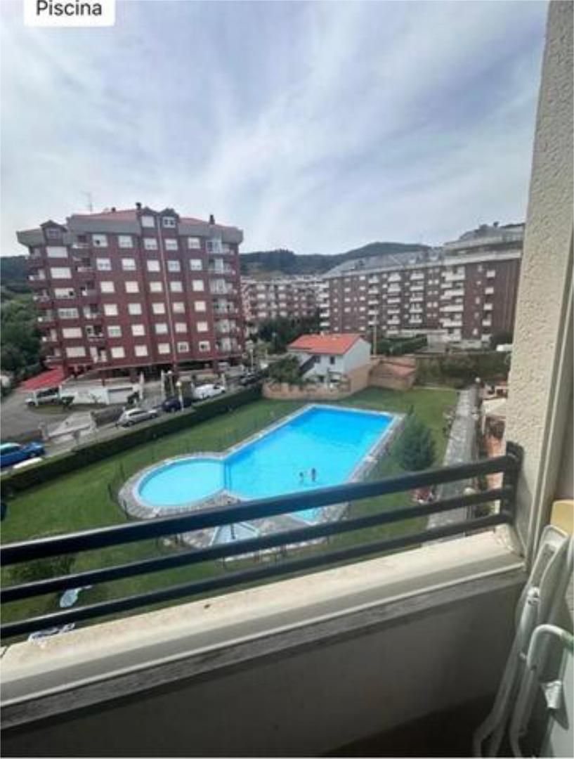 Piscina de Pis de lloguer en Castro-Urdiales amb Calefacció, Jardí privat i Terrassa