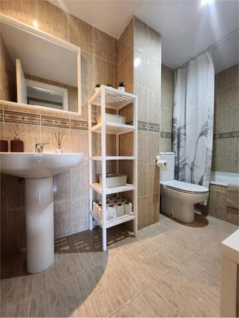 Bathroom of Apartment to rent in  Valencia Capital  with Swimming Pool