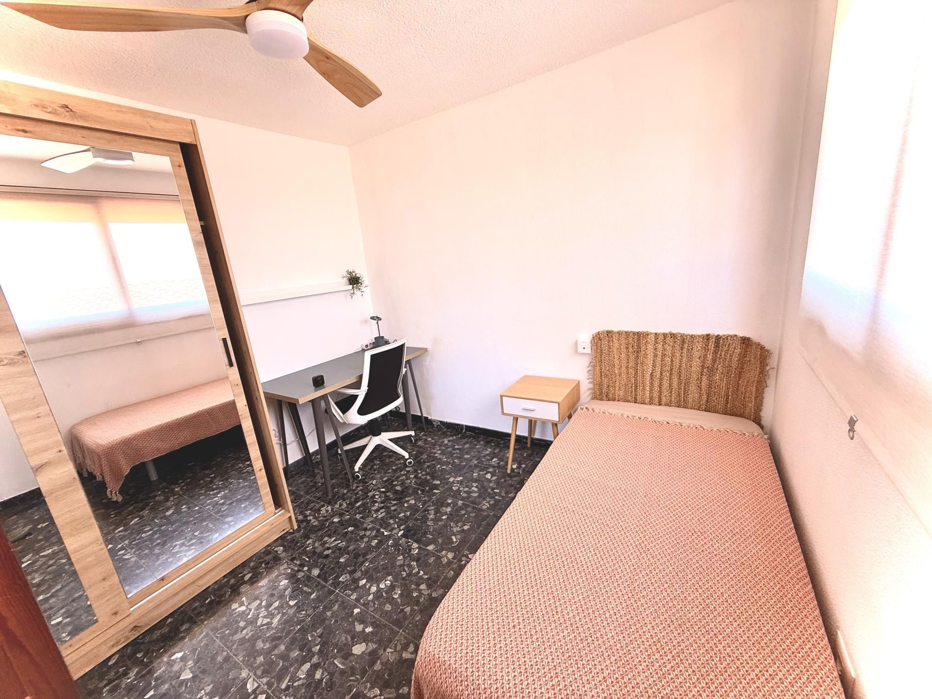 Habitación de Casa o chalet para compartir en San Cristóbal de la Laguna con Jardín privado y Amueblado