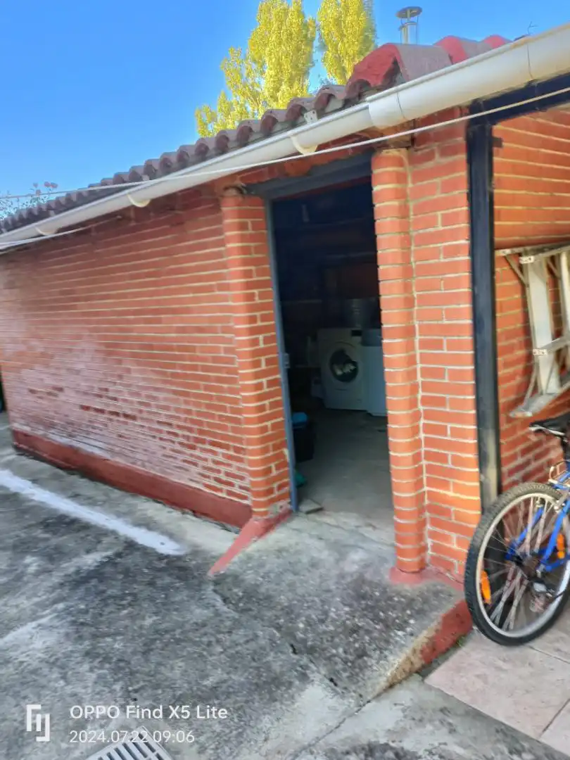 Casa o chalet en venta en Travesía Eras de San Juan, 3, Villaquilambre Casa o chalet en venta en Villaquilambre con Calefacción, Jardín privado y Parquet