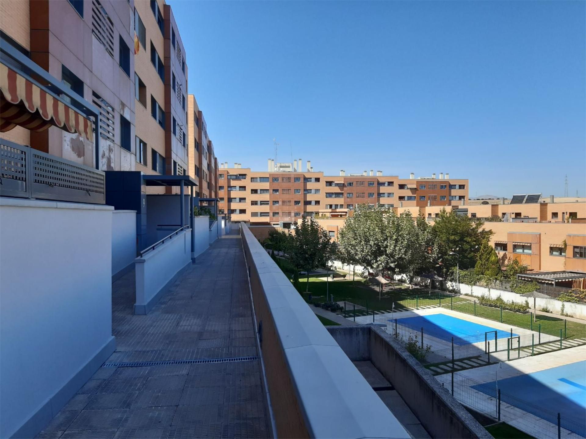Vista exterior de Pis en venda en San Sebastián de los Reyes amb Aire condicionat, Calefacció i Jardí privat