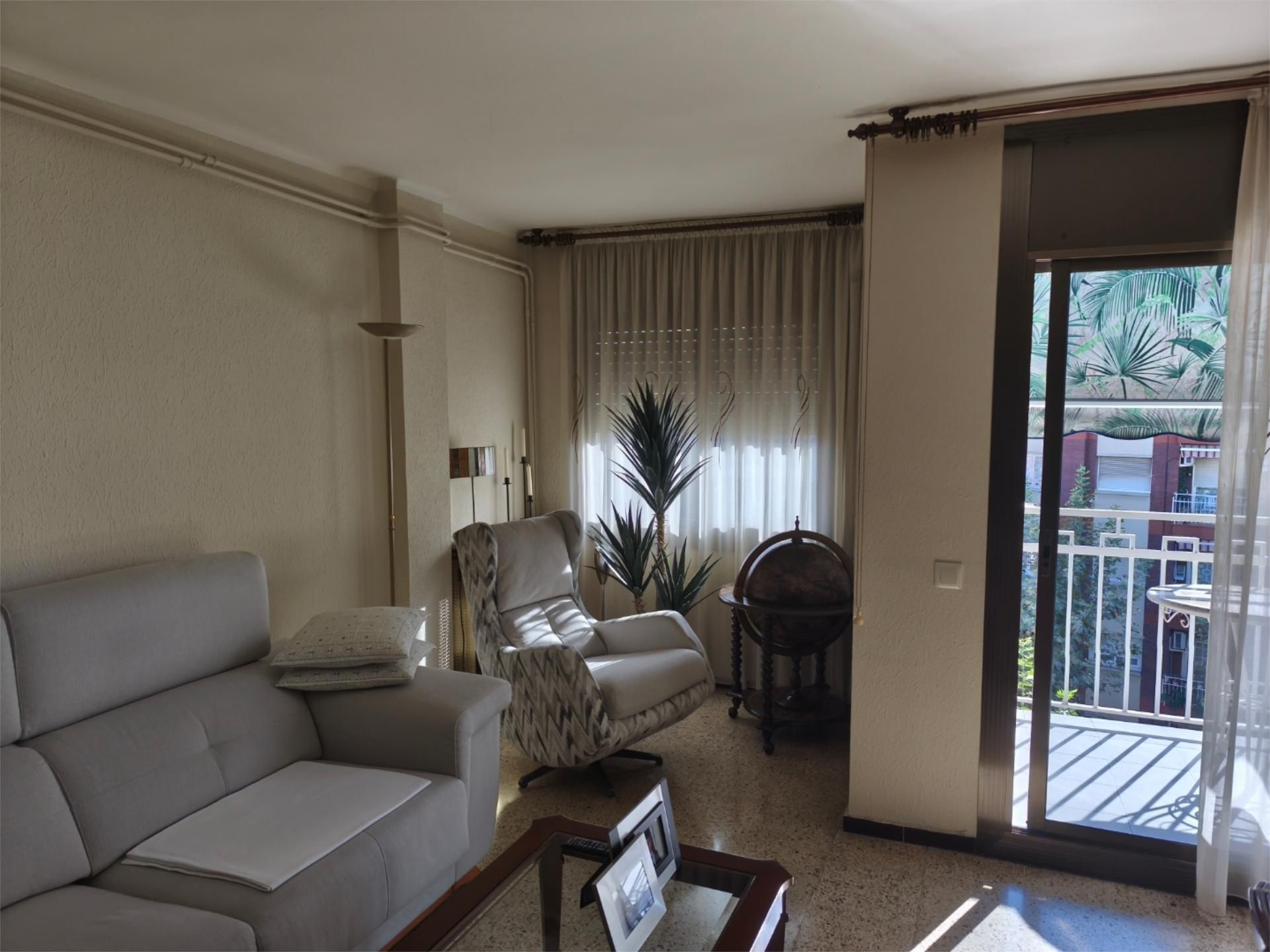 Sala d'estar de Pis en venda en Sant Adrià de Besòs amb Balcó