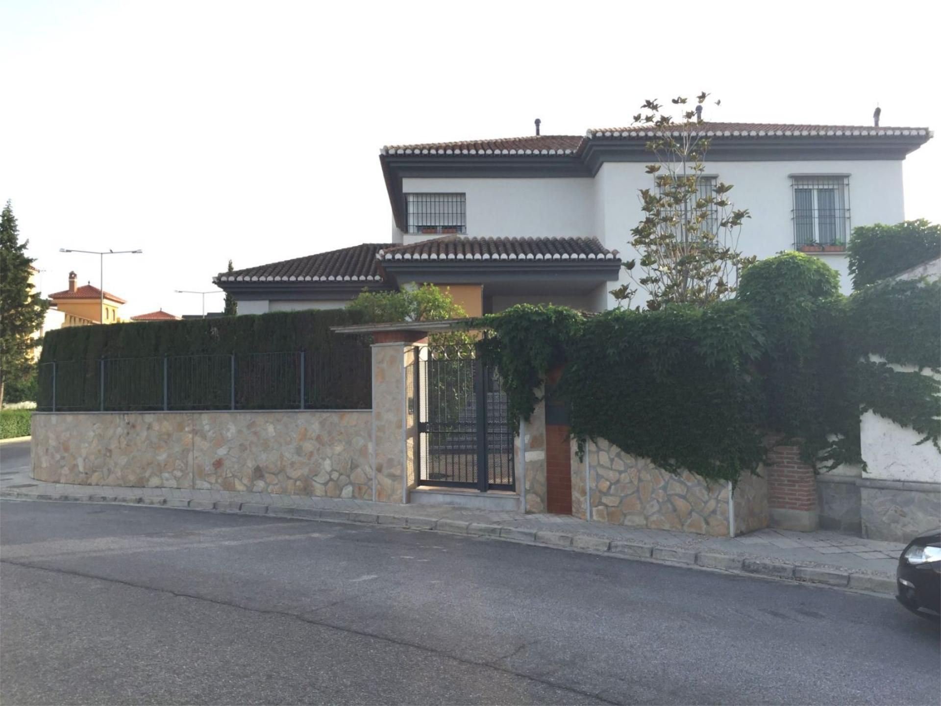 Vista exterior de Casa o xalet en venda en Ogíjares amb Aire condicionat, Terrassa i Piscina