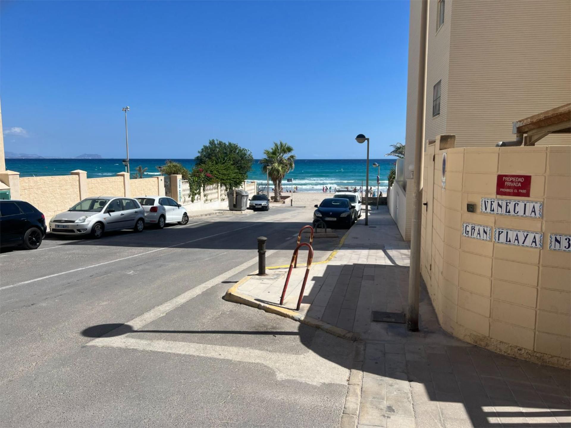 Vista exterior de Pis en venda en Alicante / Alacant amb Aire condicionat i Piscina