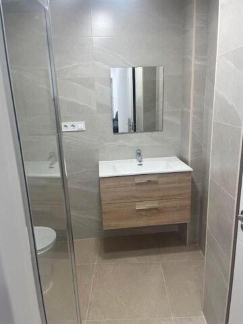 Bany de Pis de lloguer en Gandia amb Calefacció i Moblat