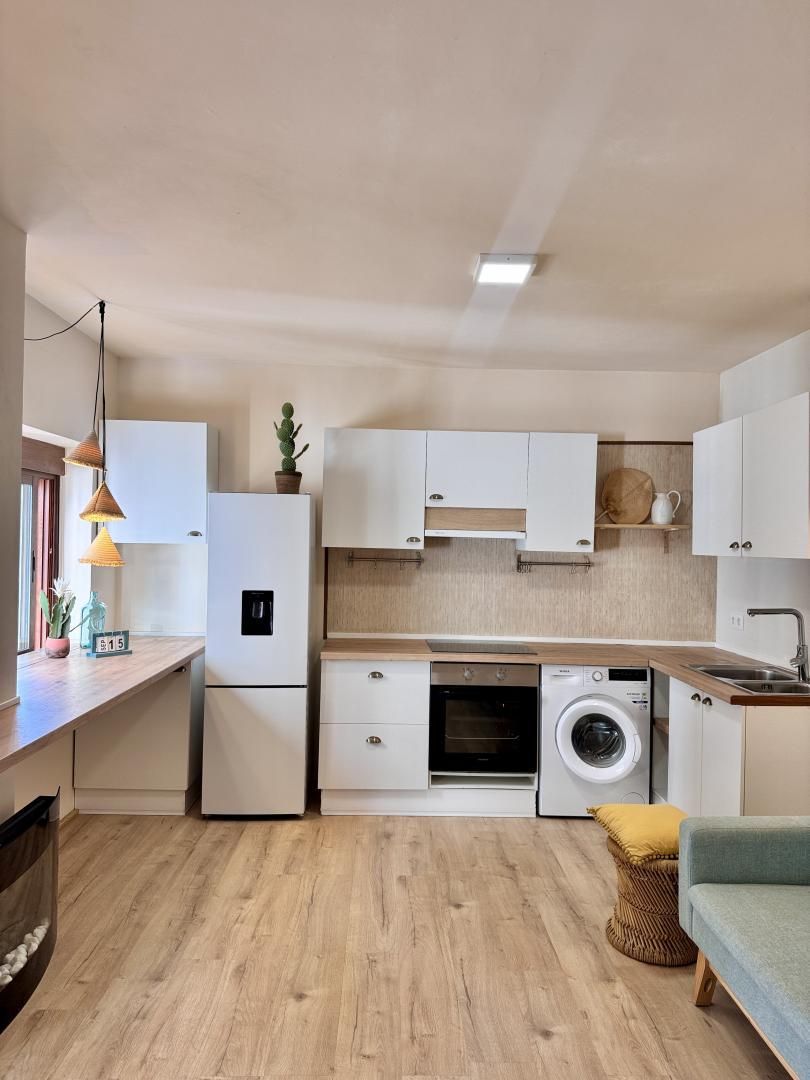 Cuina de Apartament de lloguer en Canyelles amb Parquet, Terrassa i Moblat