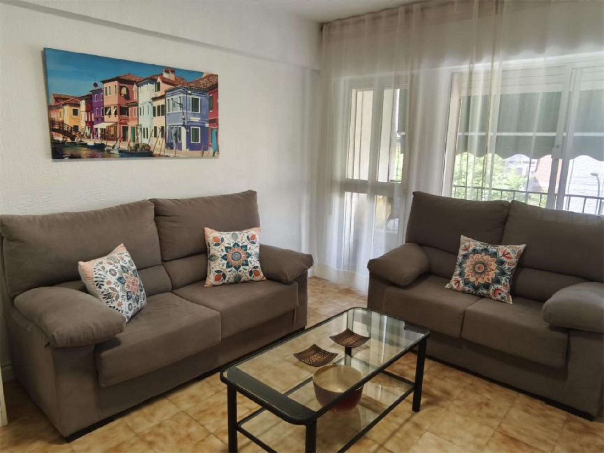 Sala d'estar de Pis de lloguer en  Córdoba Capital amb Aire condicionat, Terrassa i Moblat