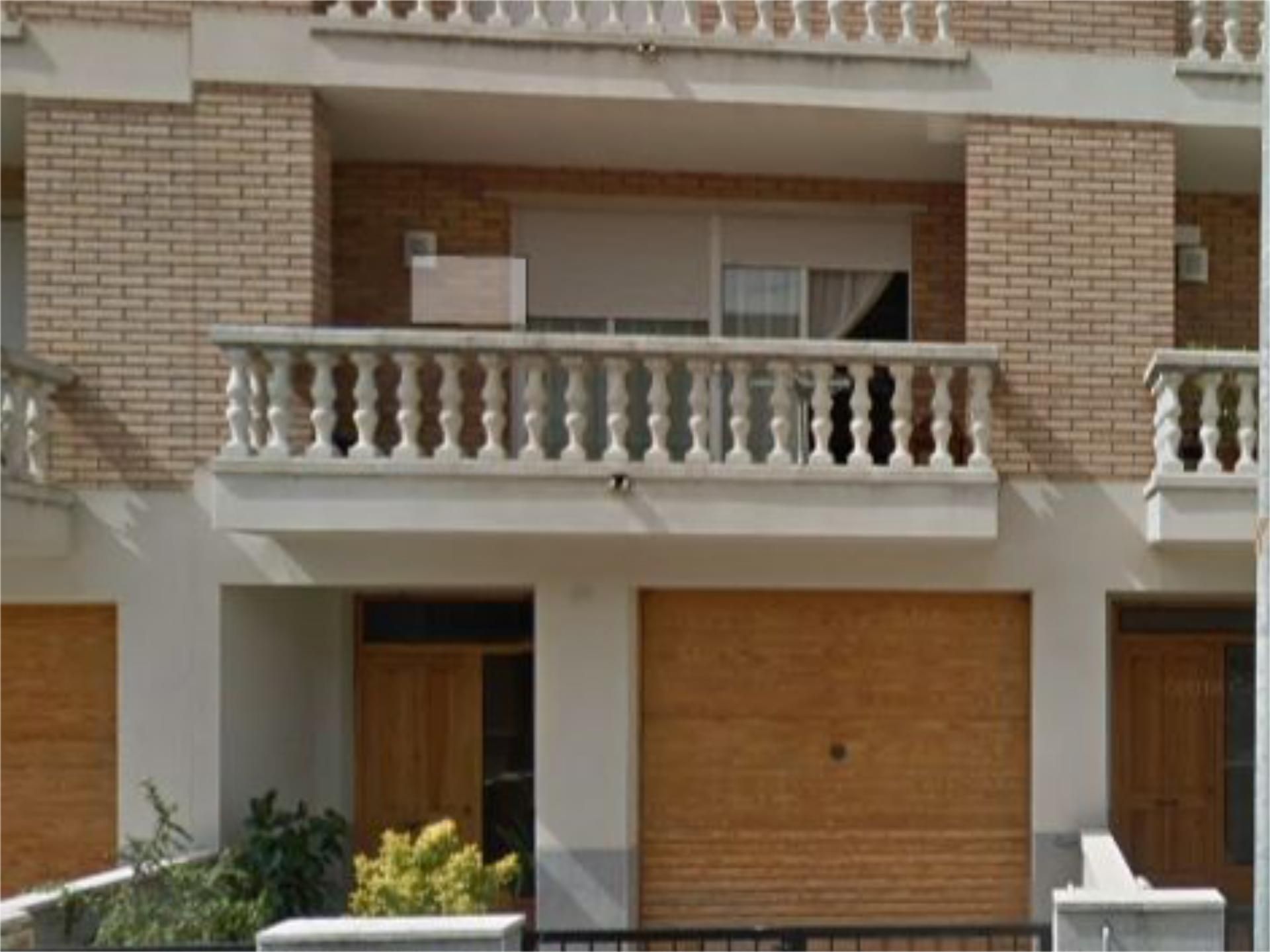 Vista exterior de Casa adosada en venda en Tàrrega amb Terrassa i Balcó