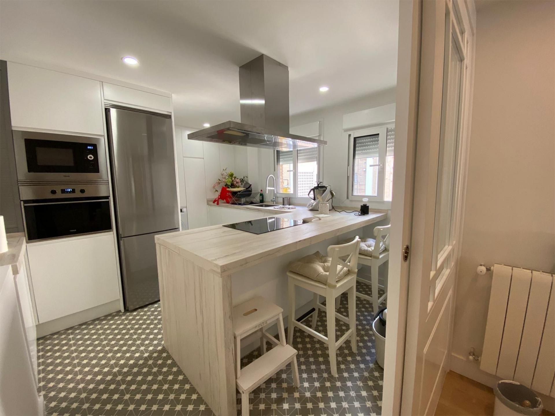 Kitchen of Flat for sale in  Sevilla Capital  with Air Conditioner