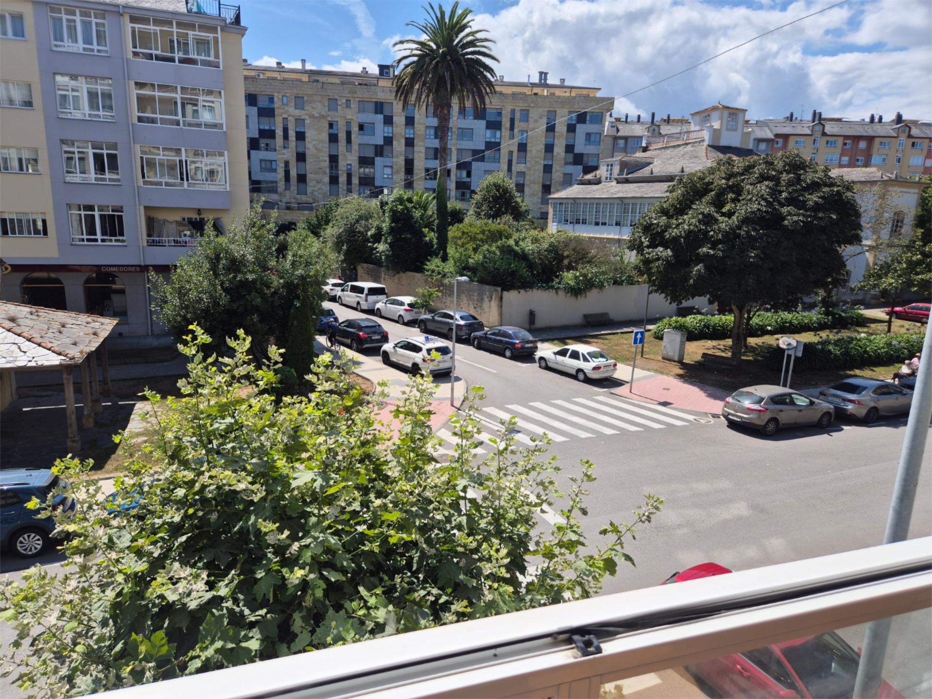 Vista exterior de Apartament de lloguer en Ribadeo amb Parquet, Traster i Moblat