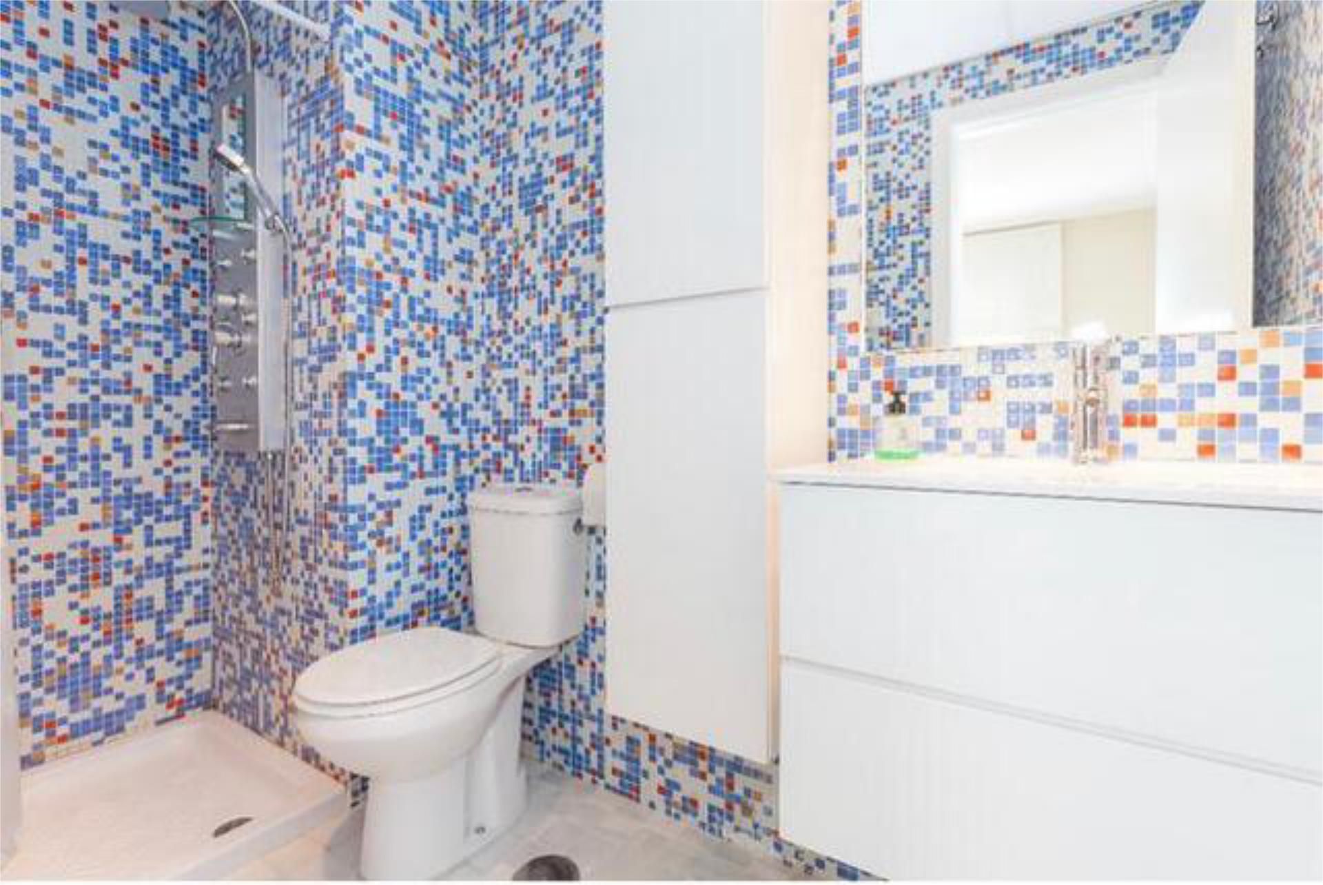 Bathroom of Apartment to rent in  Cádiz Capital  with Heating, Terrace and Furnished