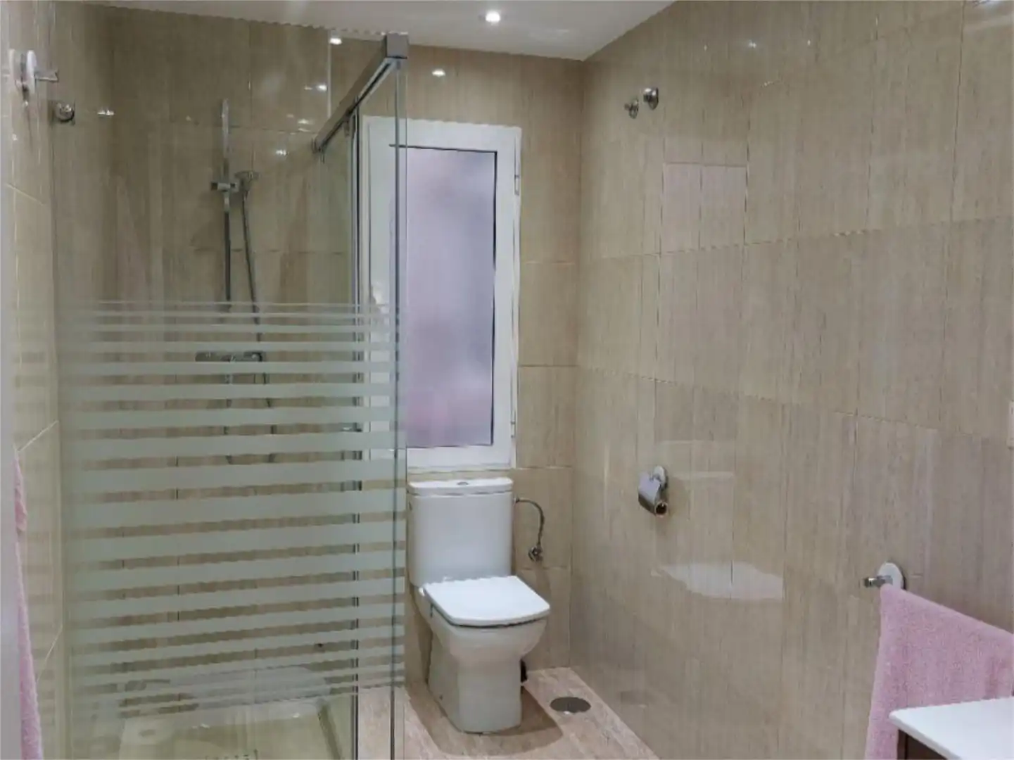 Zimmer in Calle de Monóvar, 3, San Gabriel Badezimmer von Wohnung zur untervermieten in Alicante / Alacant mit Klimaanlage, Heizung und Möbliert