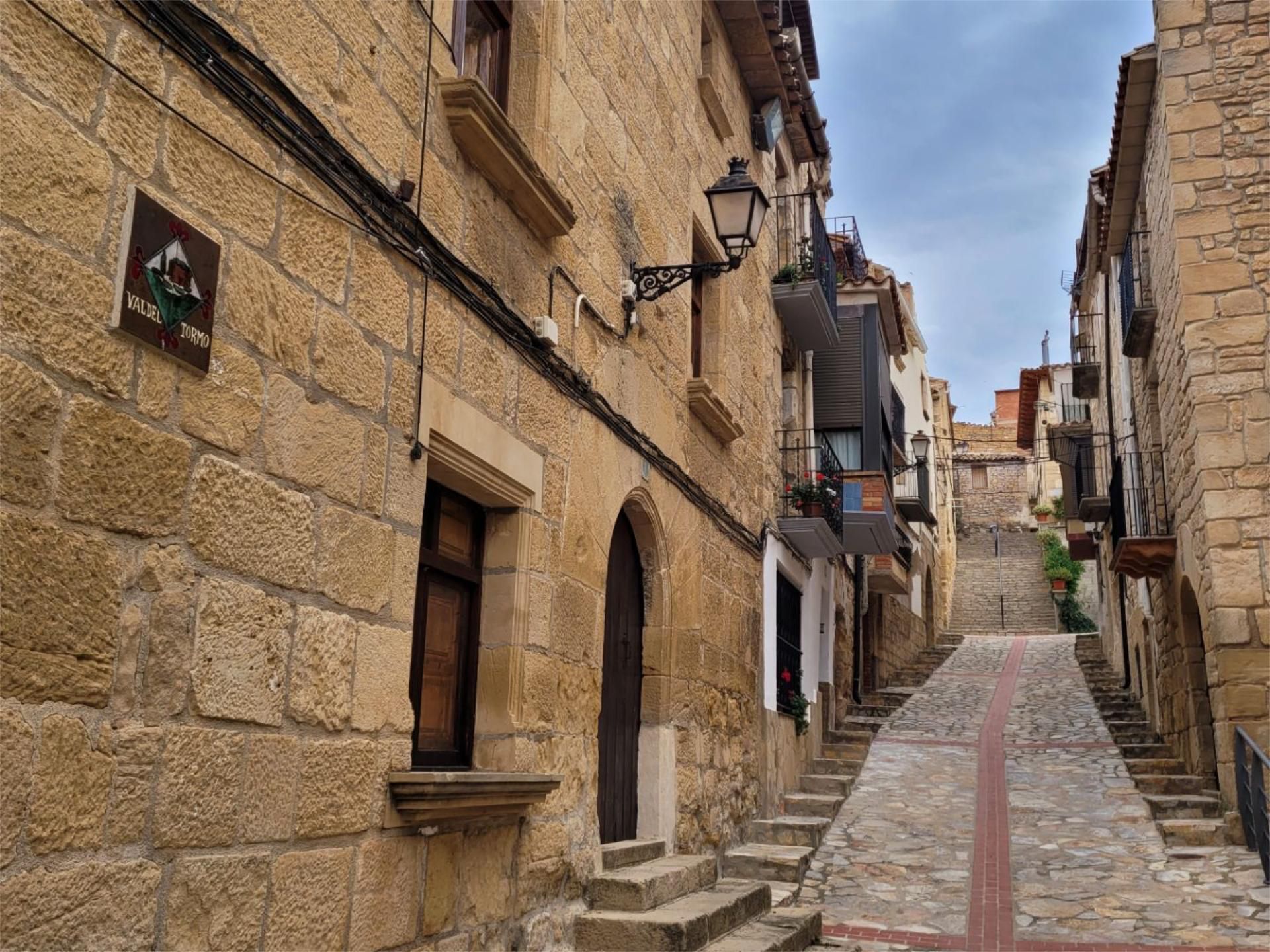 Pis en venda a Calle General Mola, 3, Valdeltormo Vista exterior de Pis en venda en Valdeltormo amb Terrassa, Traster i Moblat