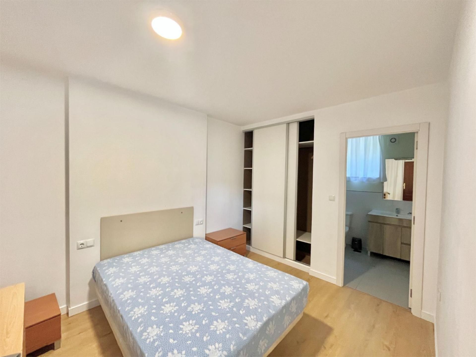 Bedroom of Flat to rent in Santiago de Compostela 