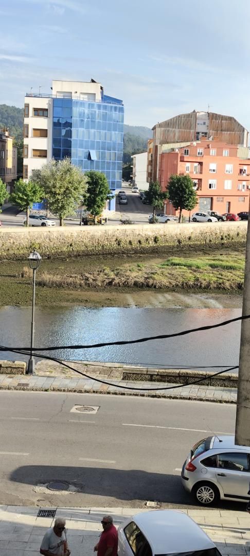 Vista exterior de Casa adosada de lloguer en Noia amb Calefacció, Parquet i Moblat