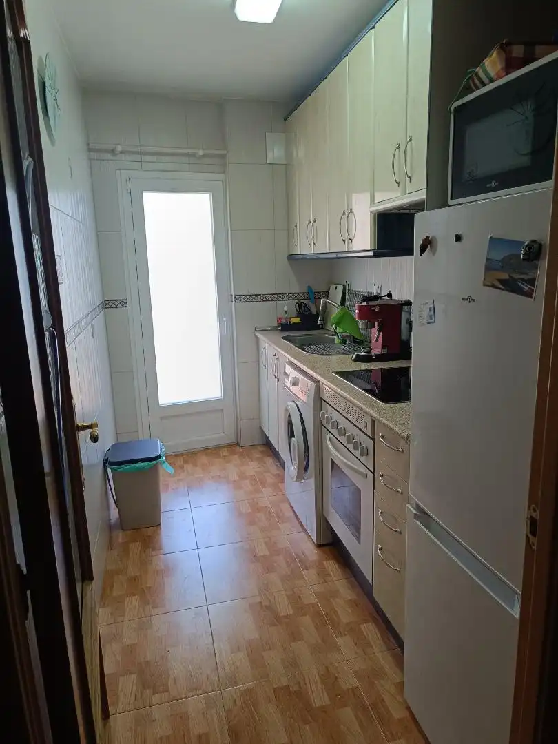 Room in Calle del Pinzón, Vista Alegre Kitchen of Flat for share in Madrid with Air Conditioner, Heating and Terrace
