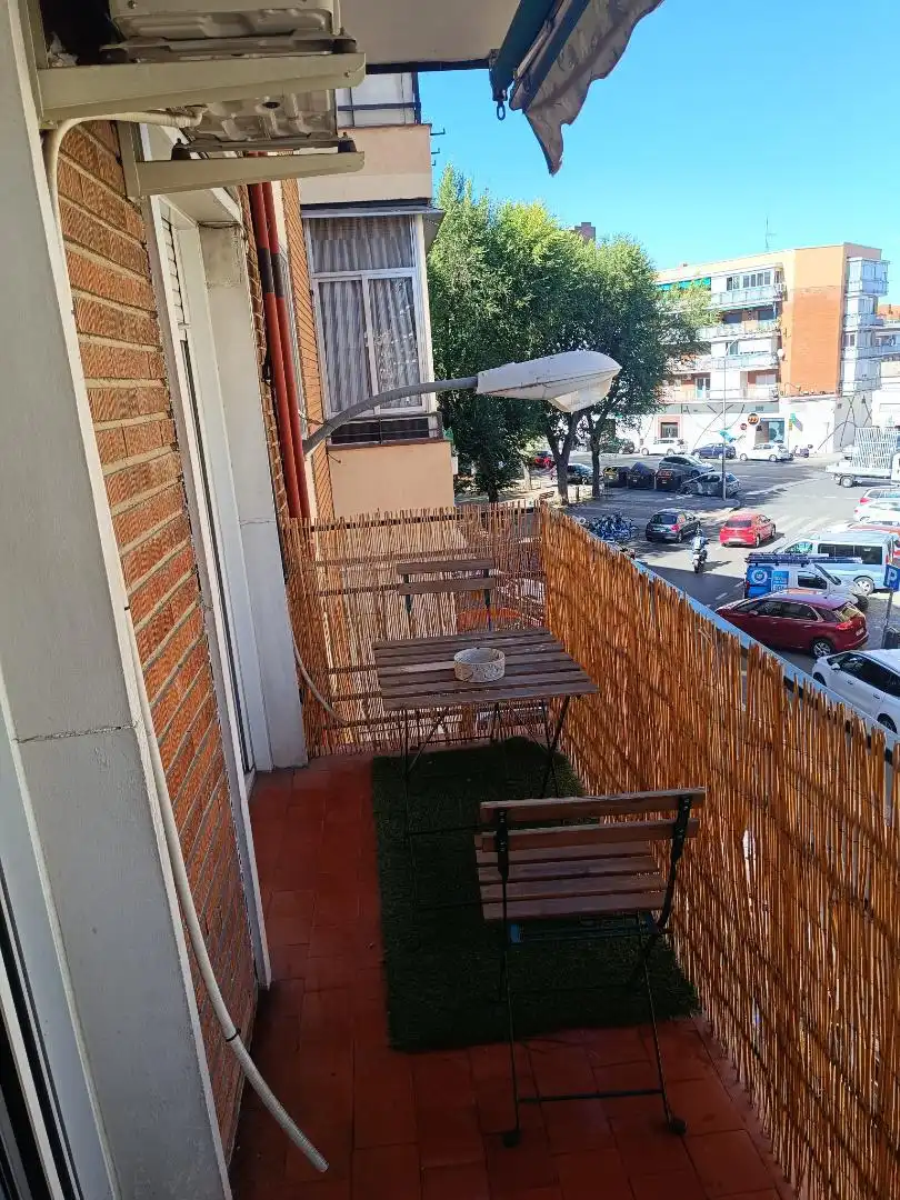 Room in Calle del Pinzón, Vista Alegre Balcony of Flat for share in Madrid with Air Conditioner, Heating and Terrace