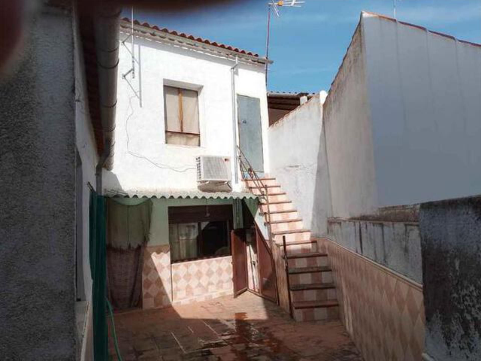 Vista exterior de Casa o xalet en venda en Villaralto amb Calefacció, Jardí privat i Moblat