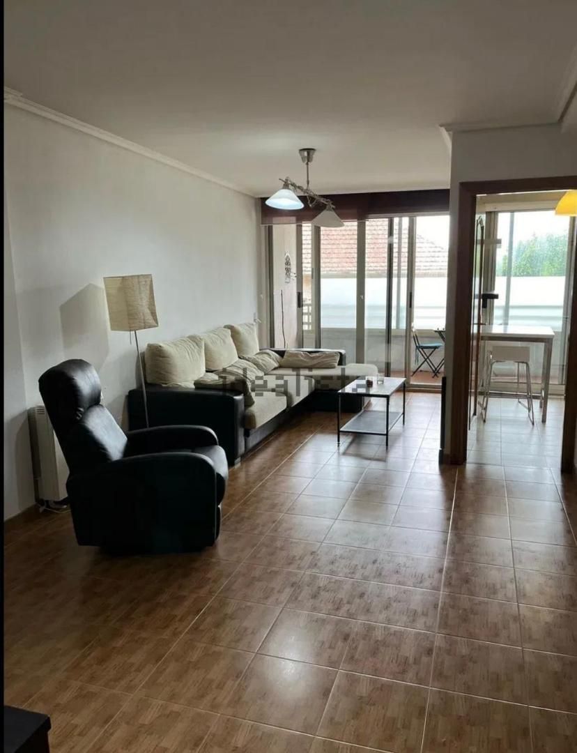 Sala d'estar de Pis en venda en Cangas  amb Terrassa