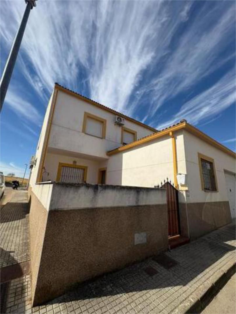 Exterior view of House or chalet for sale in Talarrubias  with Furnished
