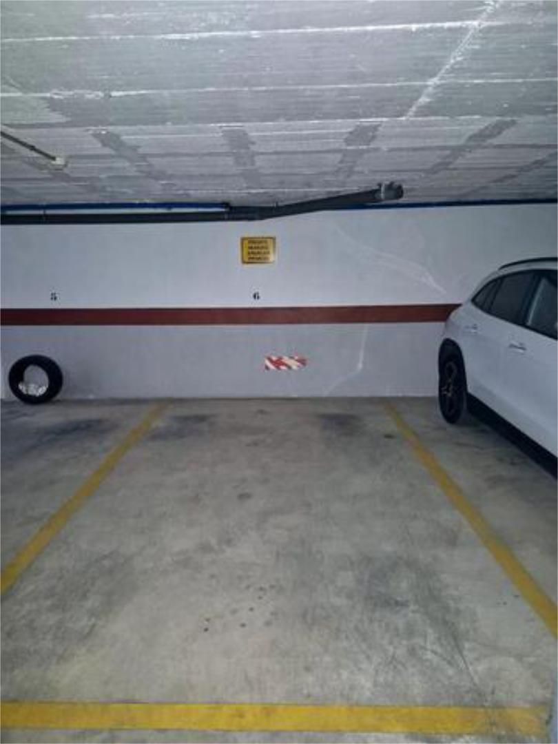 Aparcament de Apartament en venda en Fuengirola amb Terrassa i Piscina