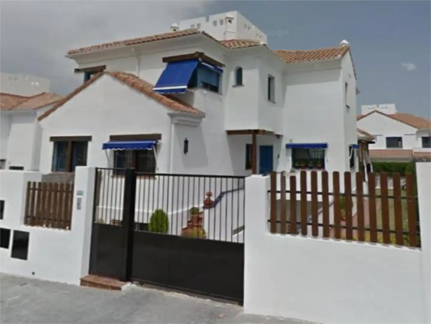 Habitación en Calle Lech Walesa, 18, Pinos de Alhaurín Vista exterior de Casa adosada para compartir en Alhaurín de la Torre con Terraza y Amueblado